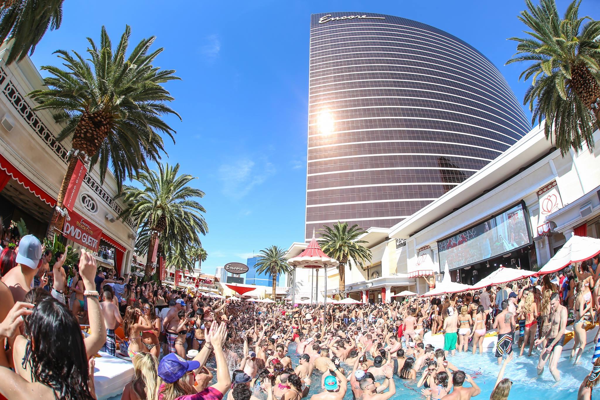 Пляжный клуб "Encore Beach Club"